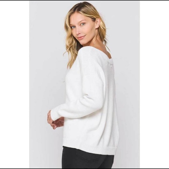 (NWT) Velvet and Heart white sweater - Picture 3 of 9